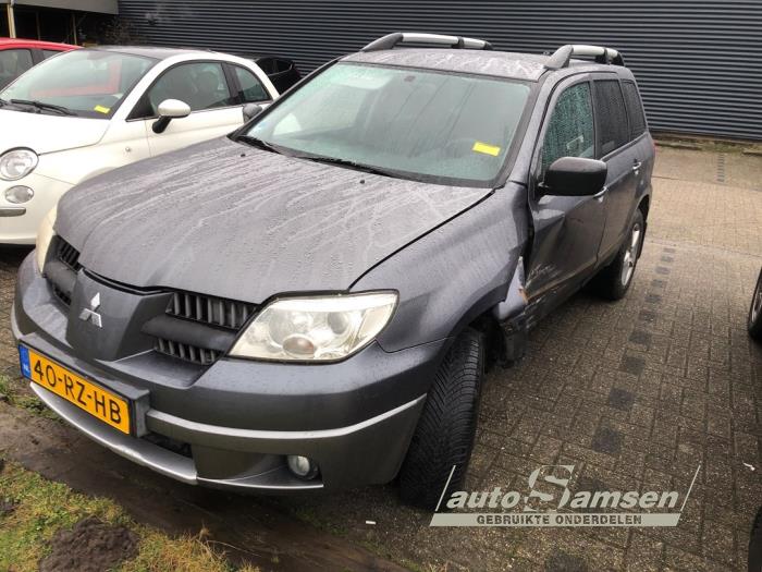 Mitsubishi Outlander 2.0 16V 4x2 Épave (2005, Gris)