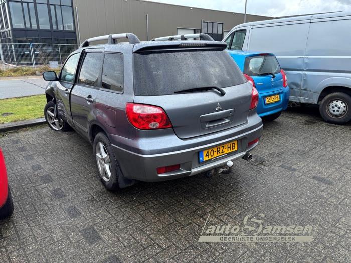 Mitsubishi Outlander 2.0 16V 4x2 Épave (2005, Gris)