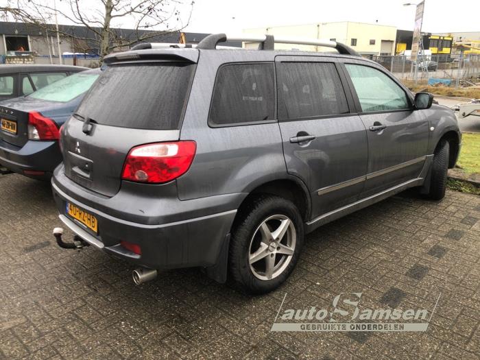 Mitsubishi Outlander 2.0 16V 4x2 Épave (2005, Gris)