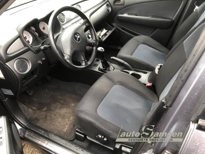 Mitsubishi Outlander 2.0 16V 4x2 Épave (2005, Gris)