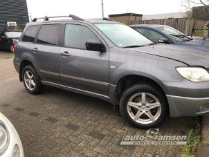 Mitsubishi Outlander 2.0 16V 4x2 Épave (2005, Gris)