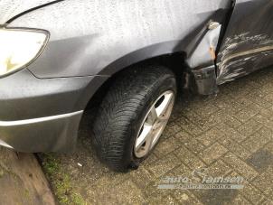 Mitsubishi Outlander 2.0 16V 4x2 Épave (2005, Gris)