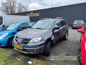 Mitsubishi Outlander 2.0 16V 4x2 Épave (2005, Gris)
