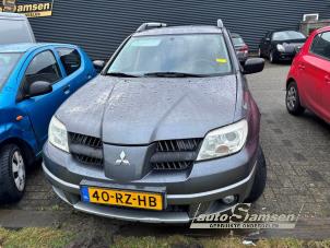 Mitsubishi Outlander 2.0 16V 4x2 Épave (2005, Gris)