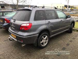 Mitsubishi Outlander 2.0 16V 4x2 Épave (2005, Gris)