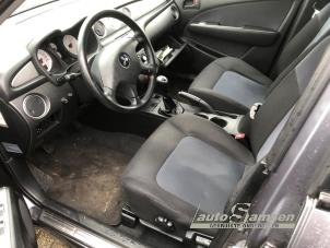 Mitsubishi Outlander 2.0 16V 4x2 Épave (2005, Gris)