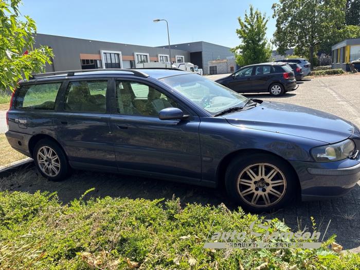 Volvo V70 2.4 20V 140 Épave (2004, Bleu)