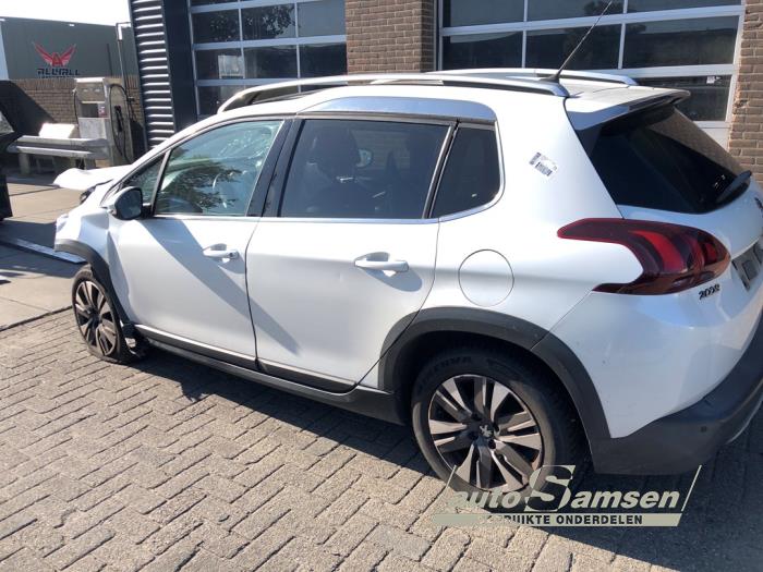 Peugeot 2008 1.2 12V e-THP PureTech 110 Vehículo de desguace (2017, Blanco)