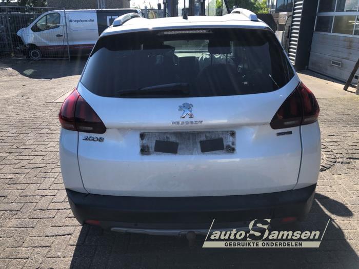 Peugeot 2008 1.2 12V e-THP PureTech 110 Vehículo de desguace (2017, Blanco)