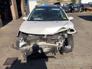 Peugeot 2008 1.2 12V e-THP PureTech 110 Vehículo de desguace (2017, Blanco)
