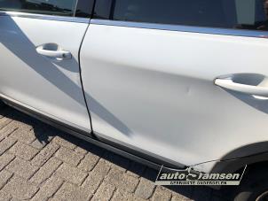 Peugeot 2008 1.2 12V e-THP PureTech 110 Vehículo de desguace (2017, Blanco)