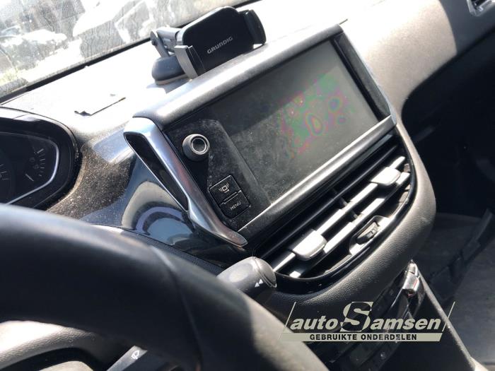 Peugeot 208 I 1.4 16V Vehículo de desguace (2012, Negro)