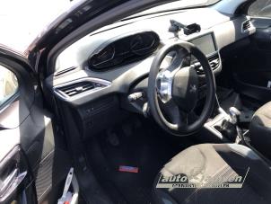Peugeot 208 I 1.4 16V Vehículo de desguace (2012, Negro)