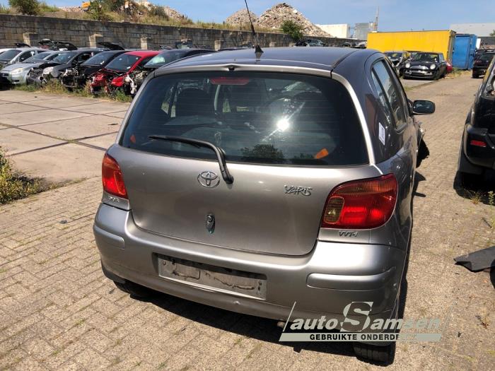 Toyota Yaris 1.3 16V VVT-i Vehículo de desguace (2005, Gris)