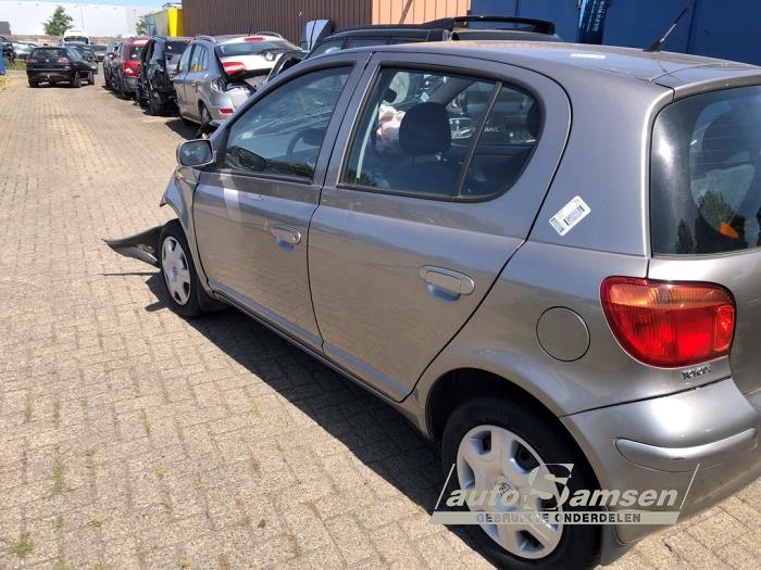 Toyota Yaris 1.3 16V VVT-i Vehículo de desguace (2005, Gris)