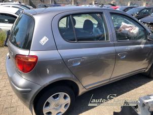 Toyota Yaris 1.3 16V VVT-i Vehículo de desguace (2005, Gris)