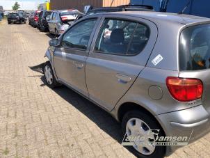 Toyota Yaris 1.3 16V VVT-i Vehículo de desguace (2005, Gris)