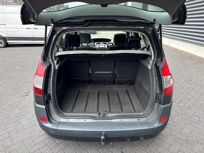 Renault Scénic II 2.0 16V Skadat fordon (2007, GRIJS)