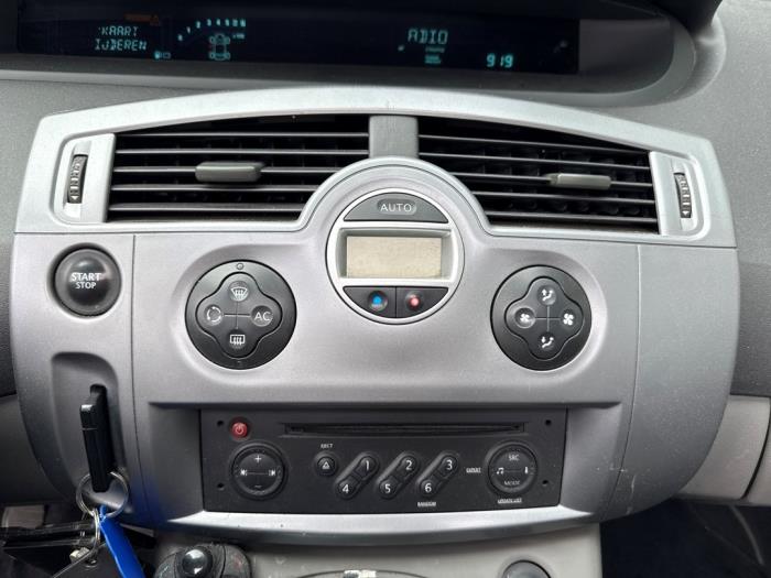 Renault Scénic II 2.0 16V Skadat fordon (2007, GRIJS)