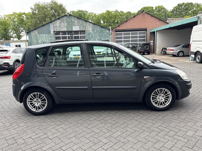 Renault Scénic II 2.0 16V Skadat fordon (2007, GRIJS)