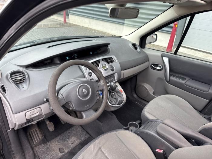 Renault Scénic II 2.0 16V Skadat fordon (2007, GRIJS)
