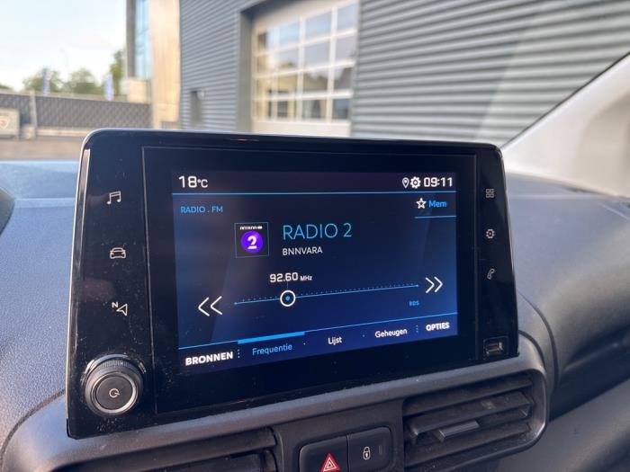 Peugeot Partner 1.5 BlueHDi 75 Skadat fordon (2019, ZWART)