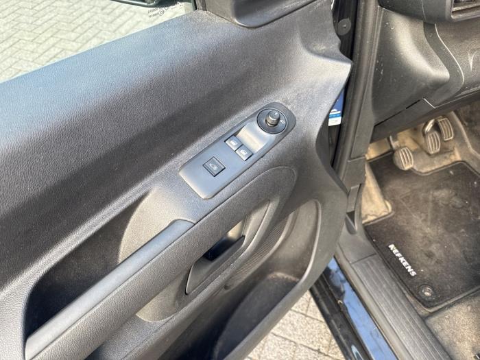 Peugeot Partner 1.5 BlueHDi 75 Skadat fordon (2019, ZWART)