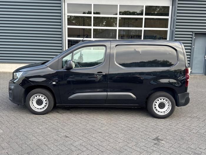 Peugeot Partner 1.5 BlueHDi 75 Skadat fordon (2019, ZWART)