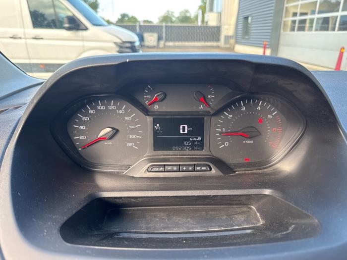 Peugeot Partner 1.5 BlueHDi 75 Skadat fordon (2019, ZWART)