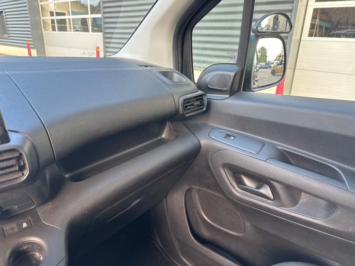 Peugeot Partner 1.5 BlueHDi 75 Skadat fordon (2019, ZWART)