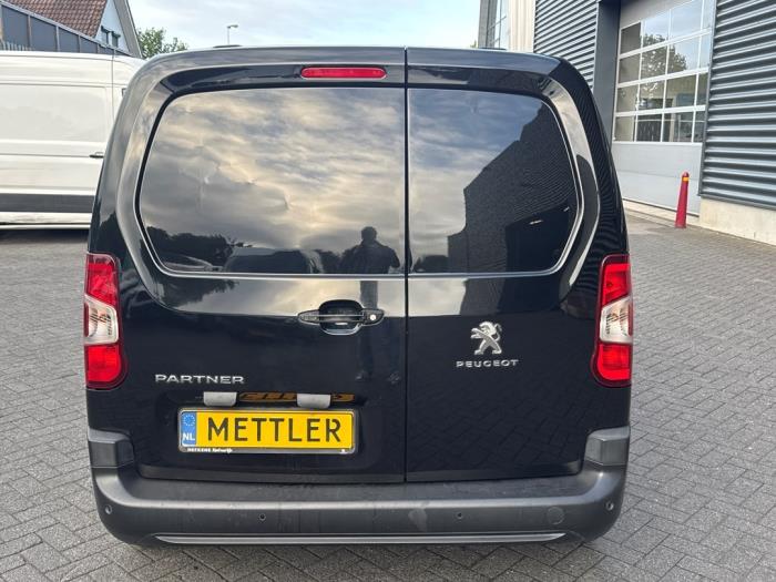 Peugeot Partner 1.5 BlueHDi 75 Skadat fordon (2019, ZWART)
