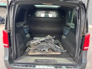 Mercedes EQV 300  (Unfall)