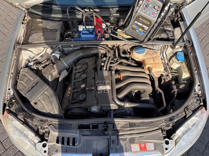 Audi A4 Avant 2.0 20V Unfallauto (2006, Grau)