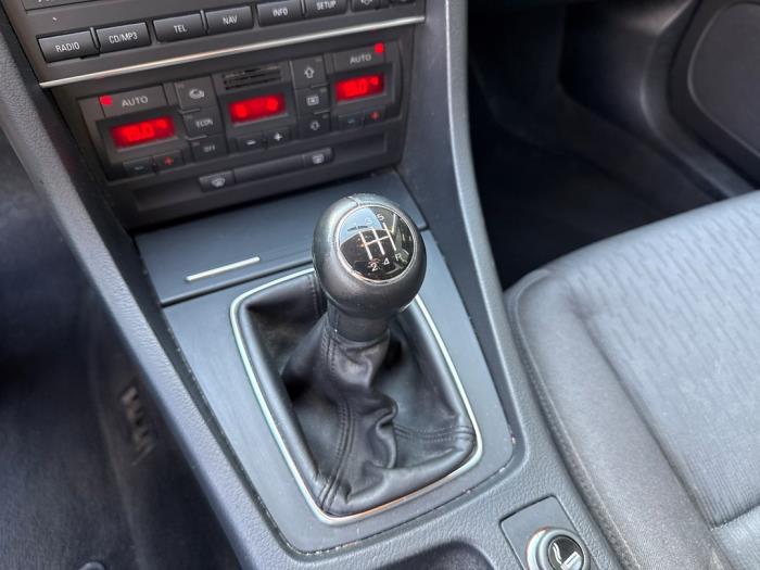 Audi A4 Avant 2.0 20V Unfallauto (2006, Grau)