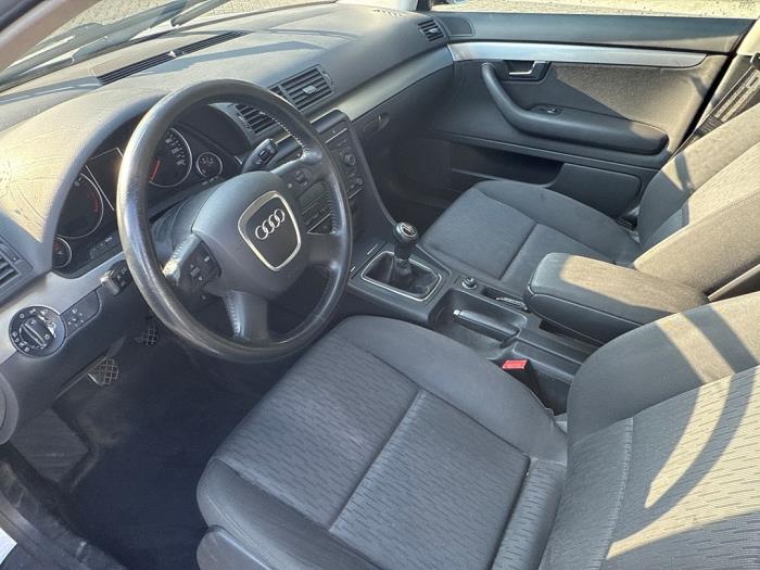 Audi A4 Avant 2.0 20V Unfallauto (2006, Grau)