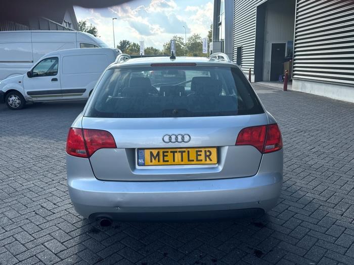 Audi A4 Avant 2.0 20V Unfallauto (2006, Grau)