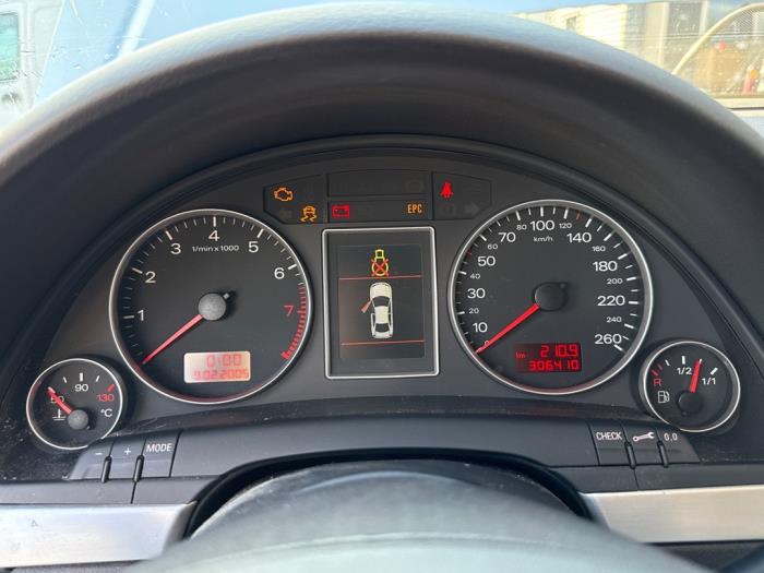 Audi A4 Avant 2.0 20V Unfallauto (2006, Grau)