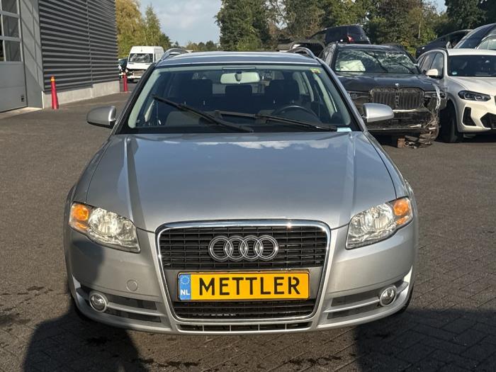 Audi A4 Avant 2.0 20V Unfallauto (2006, Grau)