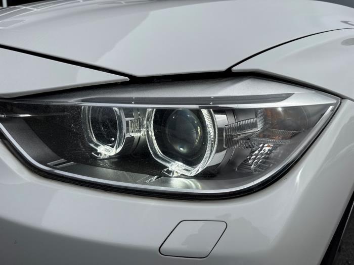 BMW 3 serie 320i 2.0 16V Skadat fordon (2012, WIT)