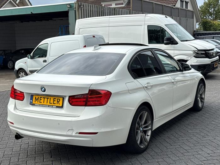 BMW 3 serie 320i 2.0 16V Skadat fordon (2012, WIT)