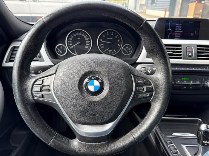 BMW 3 serie 320i 2.0 16V Skadat fordon (2012, WIT)