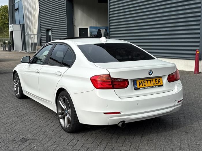 BMW 3 serie 320i 2.0 16V Skadat fordon (2012, WIT)