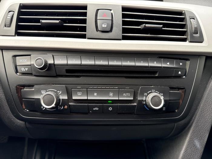 BMW 3 serie 320i 2.0 16V Skadat fordon (2012, WIT)