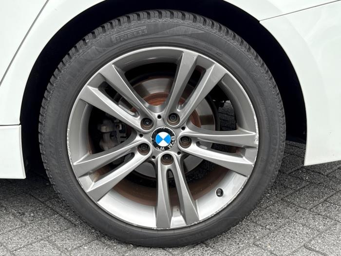 BMW 3 serie 320i 2.0 16V Skadat fordon (2012, WIT)