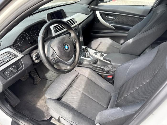 BMW 3 serie 320i 2.0 16V Skadat fordon (2012, WIT)