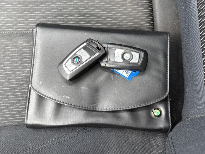 BMW 3 serie 320i 2.0 16V Skadat fordon (2012, WIT)