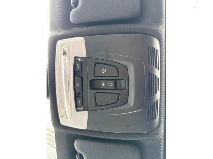 BMW 3 serie 320i 2.0 16V Skadat fordon (2012, WIT)