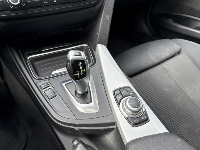 BMW 3 serie 320i 2.0 16V Skadat fordon (2012, WIT)