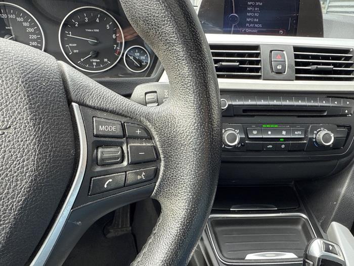 BMW 3 serie 320i 2.0 16V Skadat fordon (2012, WIT)