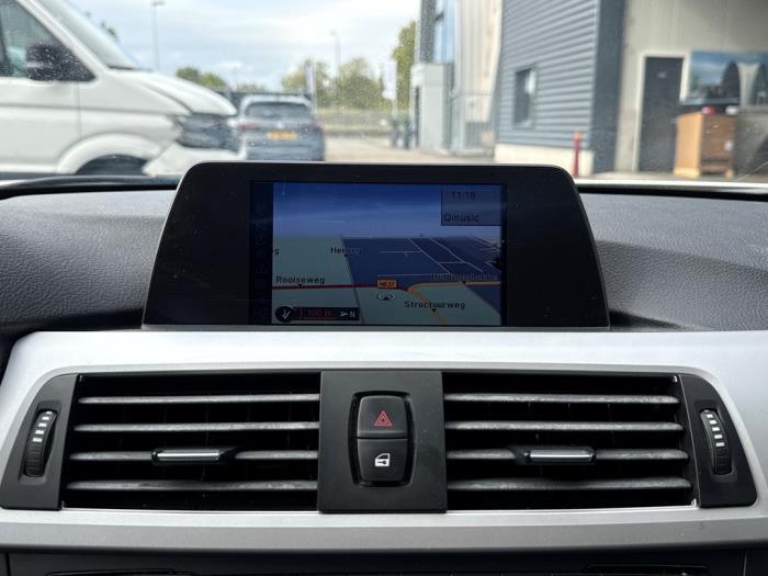 BMW 3 serie 320i 2.0 16V Skadat fordon (2012, WIT)